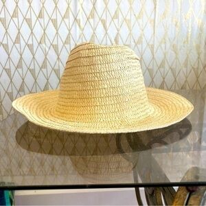 Basic straw hat​